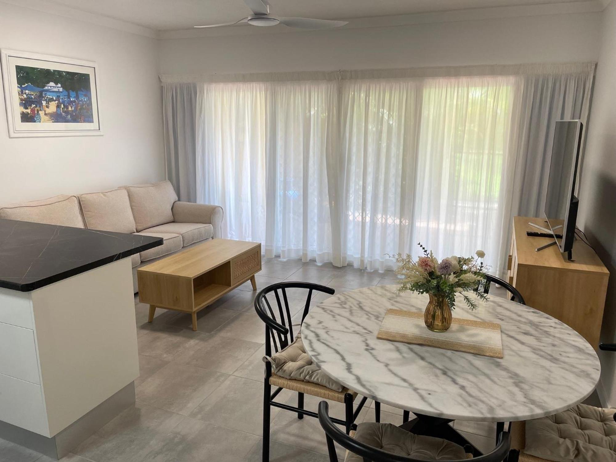 The York Beachfront Holiday Apartments Yorkeys Knob Buitenkant foto